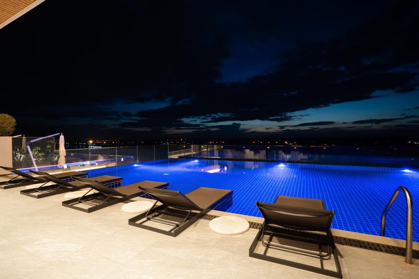 One Riviera Hotel And Residences Ban Souanmone Exterior photo