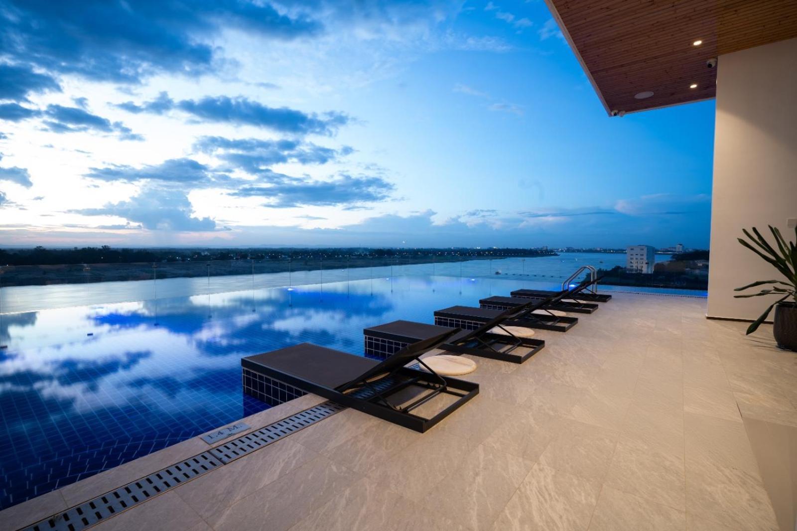 One Riviera Hotel And Residences Ban Souanmone Exterior photo