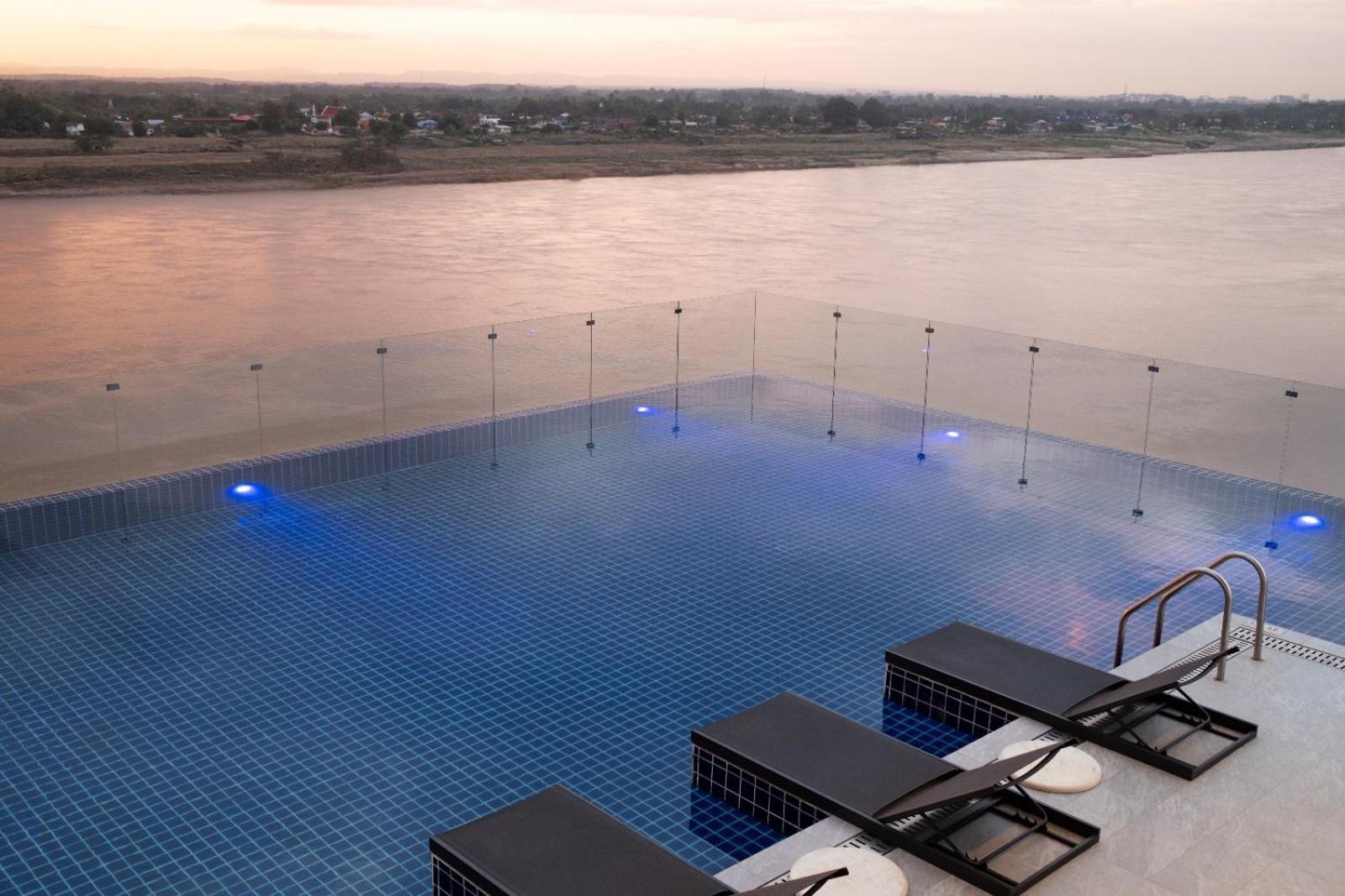 One Riviera Hotel And Residences Ban Souanmone Exterior photo
